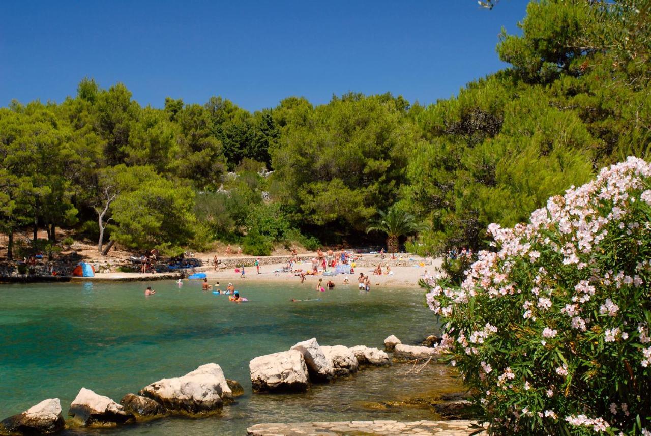 Trim Sunny Apartments By Valamar Stari Grad  Esterno foto